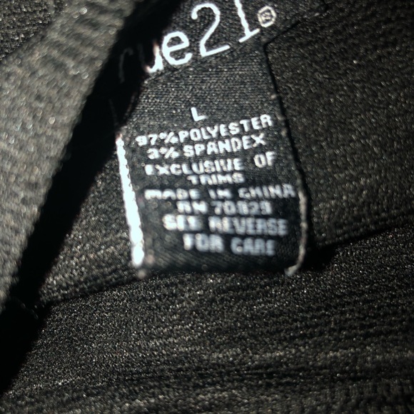 Black halter top - Picture 2 of 2